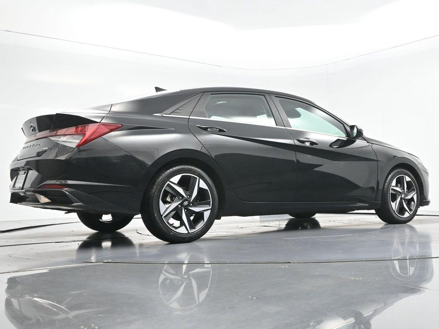 Used 2021 Phantom Black Hyundai Limited image 51