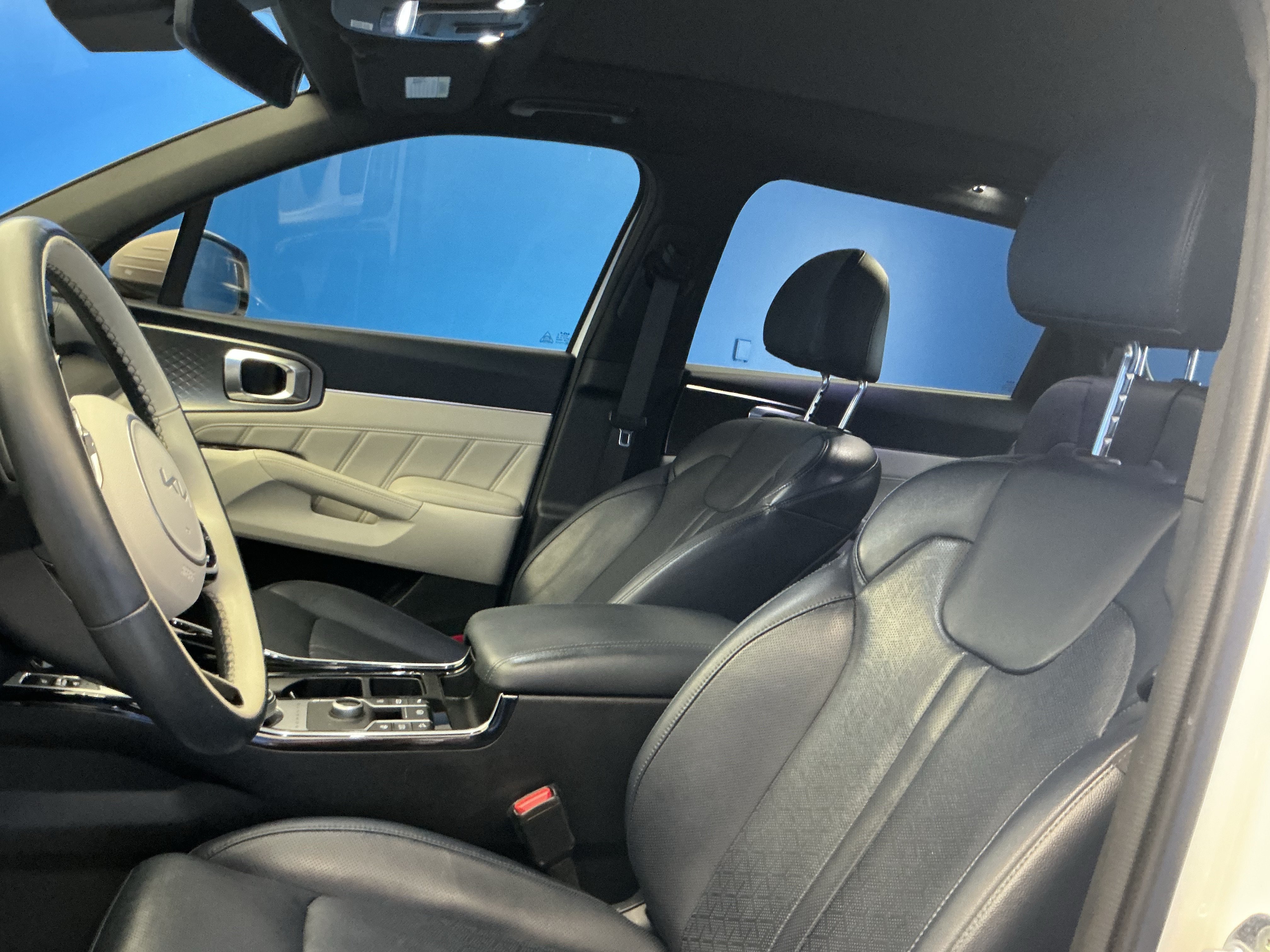 Used 2022 Snow White Pearl Kia SX Prestige image 12