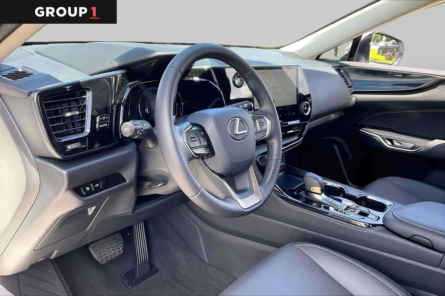 Used 2025 Eminent White Pearl Lexus  image 15