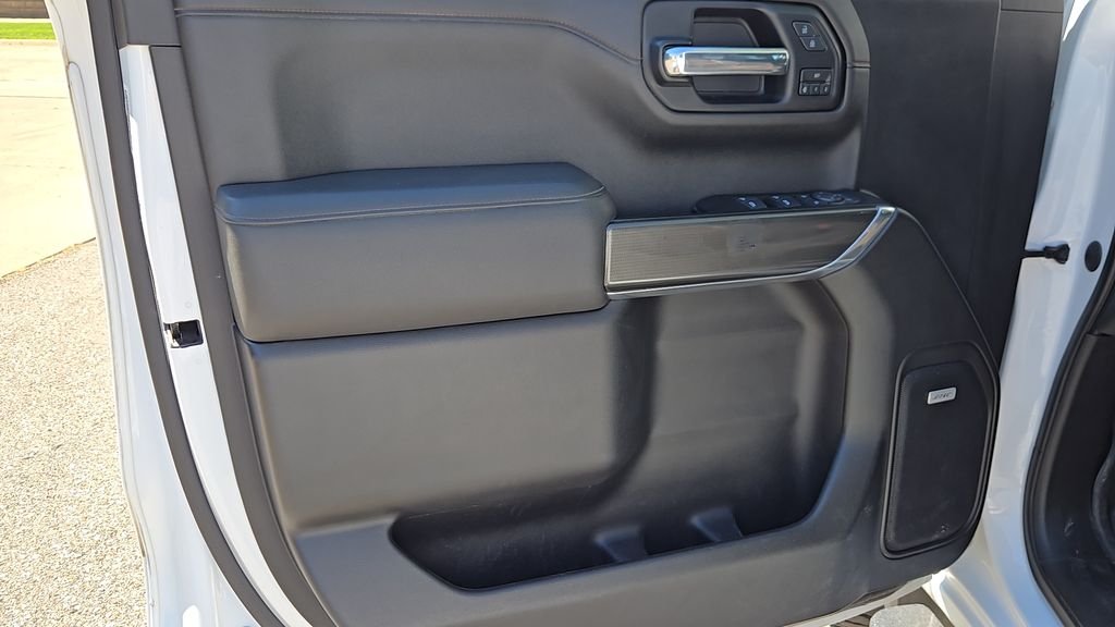 Used 2022 White GMC AT4 image 7