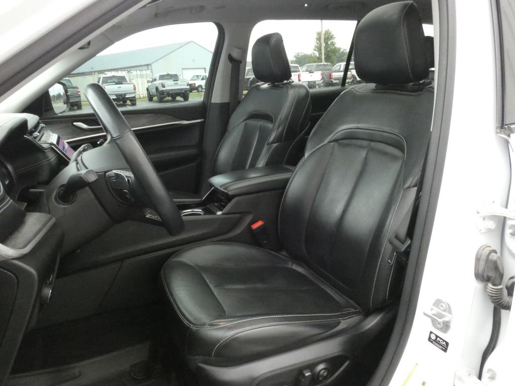 Used 2022 White Jeep Limited image 6