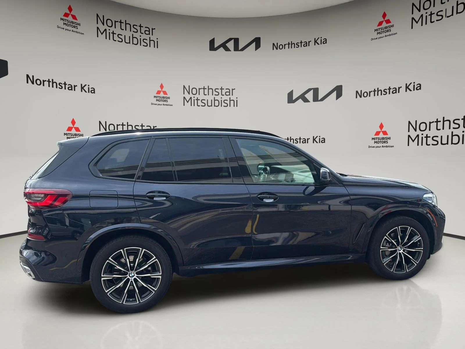 Used 2023 Carbon Black Metallic BMW xDrive40i image 15