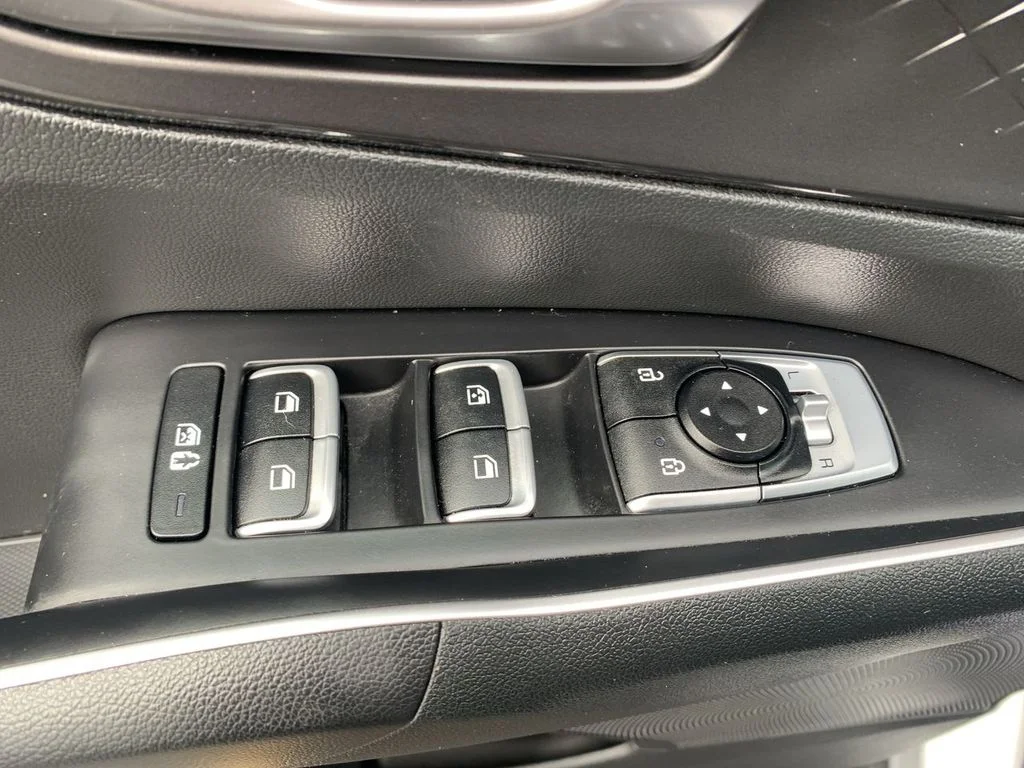 Used 2021 Silver Kia S image 5