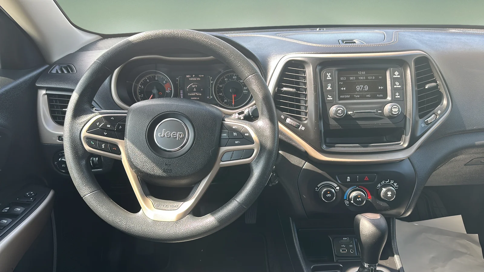 Used 2018 Black Jeep Latitude image 15