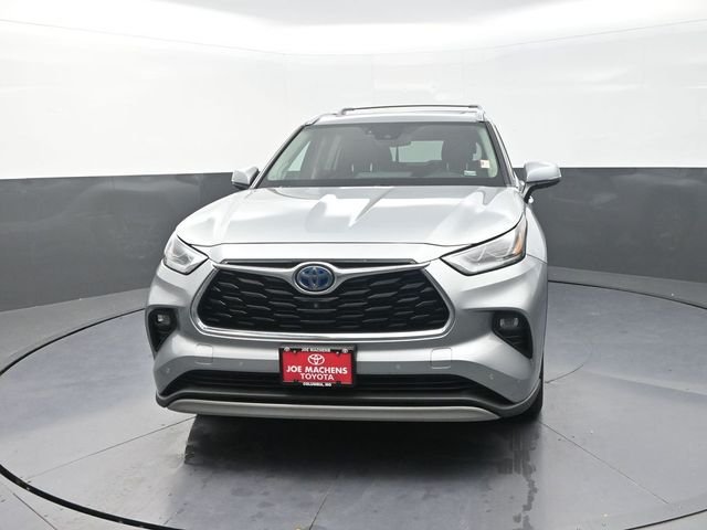 Used 2021 Silver Toyota Platinum image 2