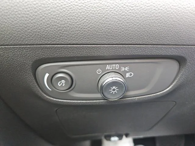New 2026 Summit White Buick Preferred image 21