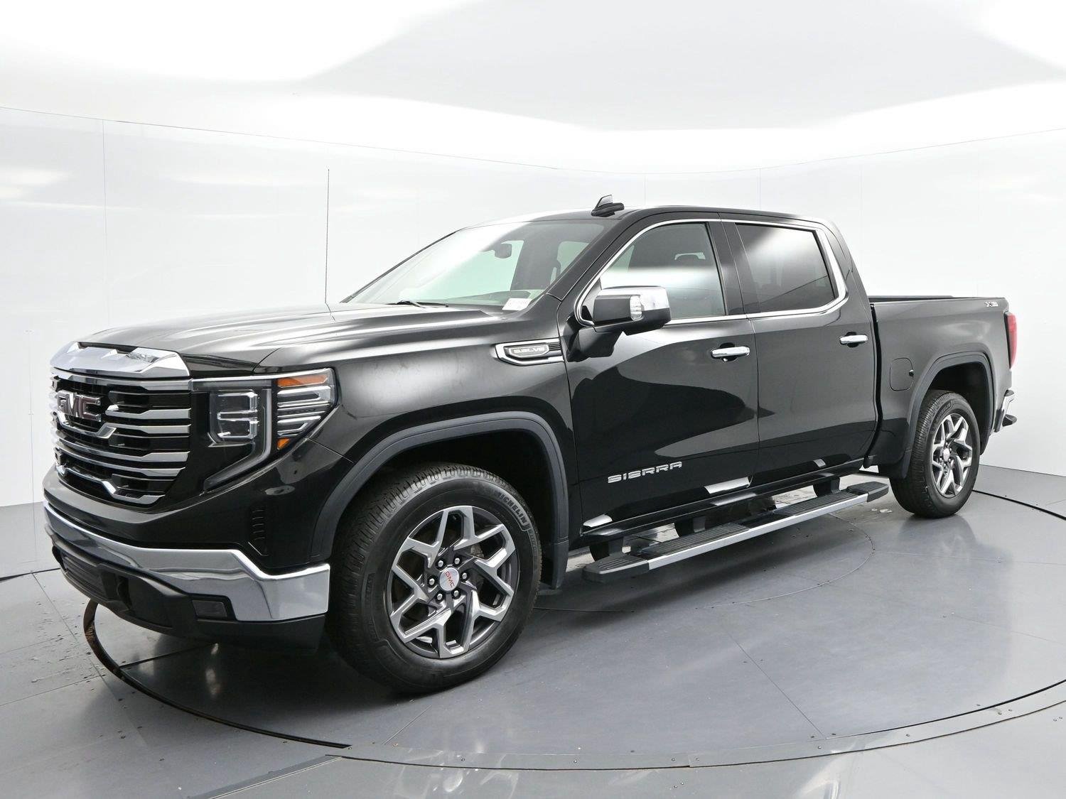 Used 2023 ONYX BLACK GMC SLT image 3