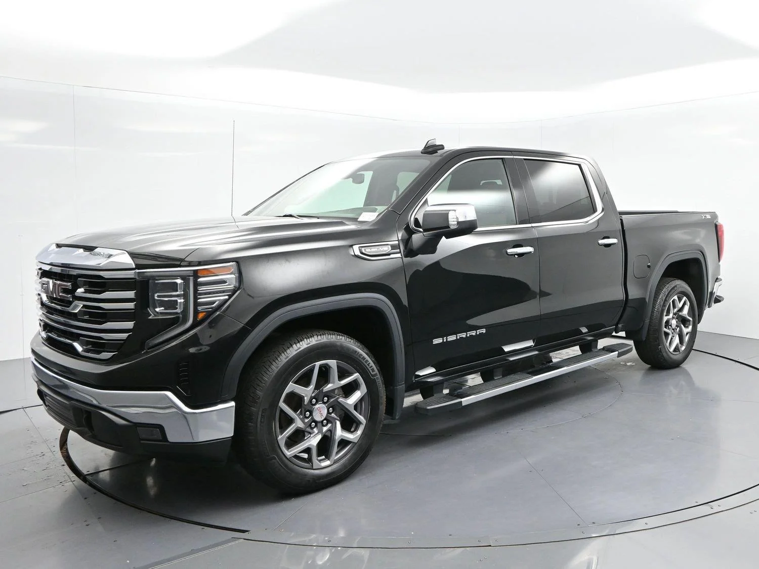 Used 2023 ONYX BLACK GMC SLT image 3