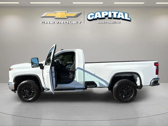 Used 2025 White Chevrolet LT image 9