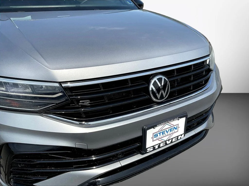 Used 2022 Pyrite Silver Metallic Volkswagen 2.0T SE R-Line Black image 30
