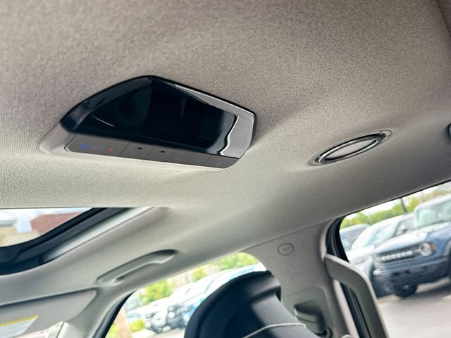 New 2026 Ivory Silver Kia Wind AWD image 27