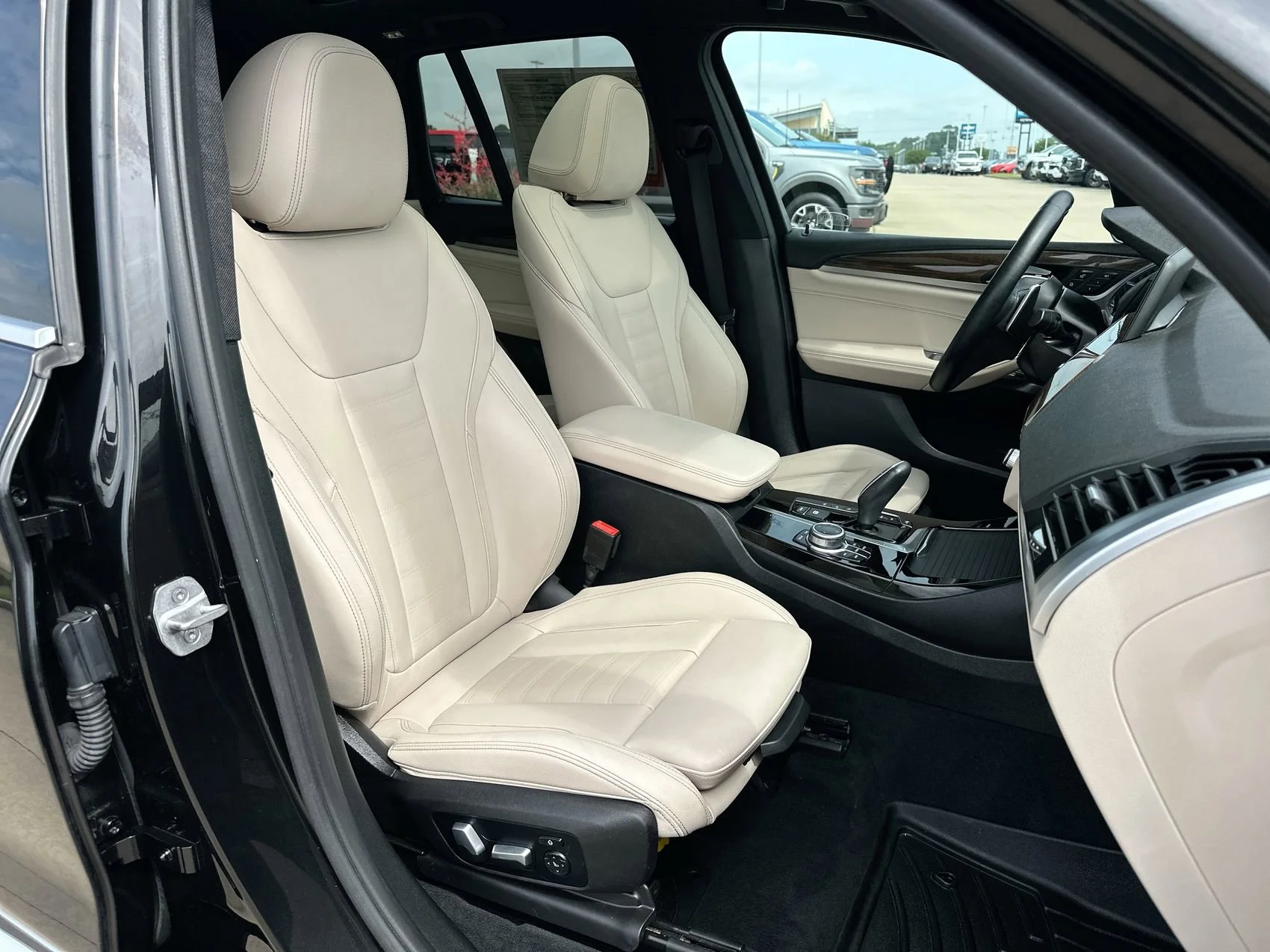 Used 2021 Black Sapphire Metallic BMW xDrive30i image 25