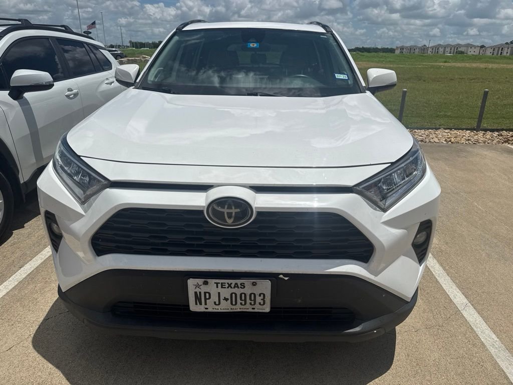 Used 2020 White Toyota XLE Premium image 14