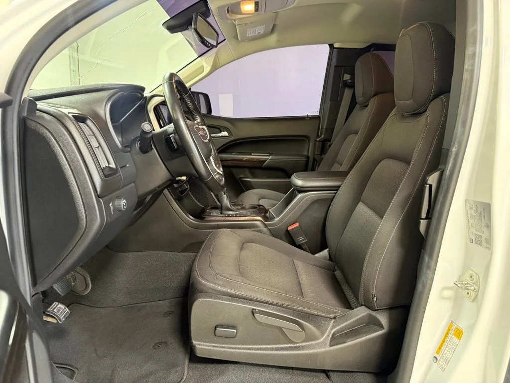 Used 2022 White GMC Elevation image 13