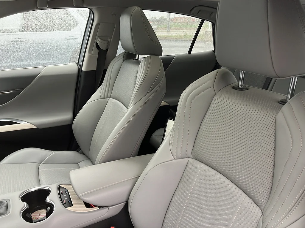 Used 2023 Platinum White Pearl Toyota Limited image 8
