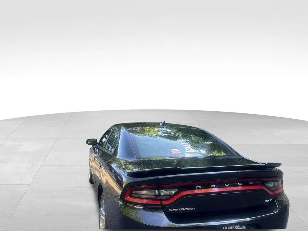 Used 2016 Black Dodge SXT image 3