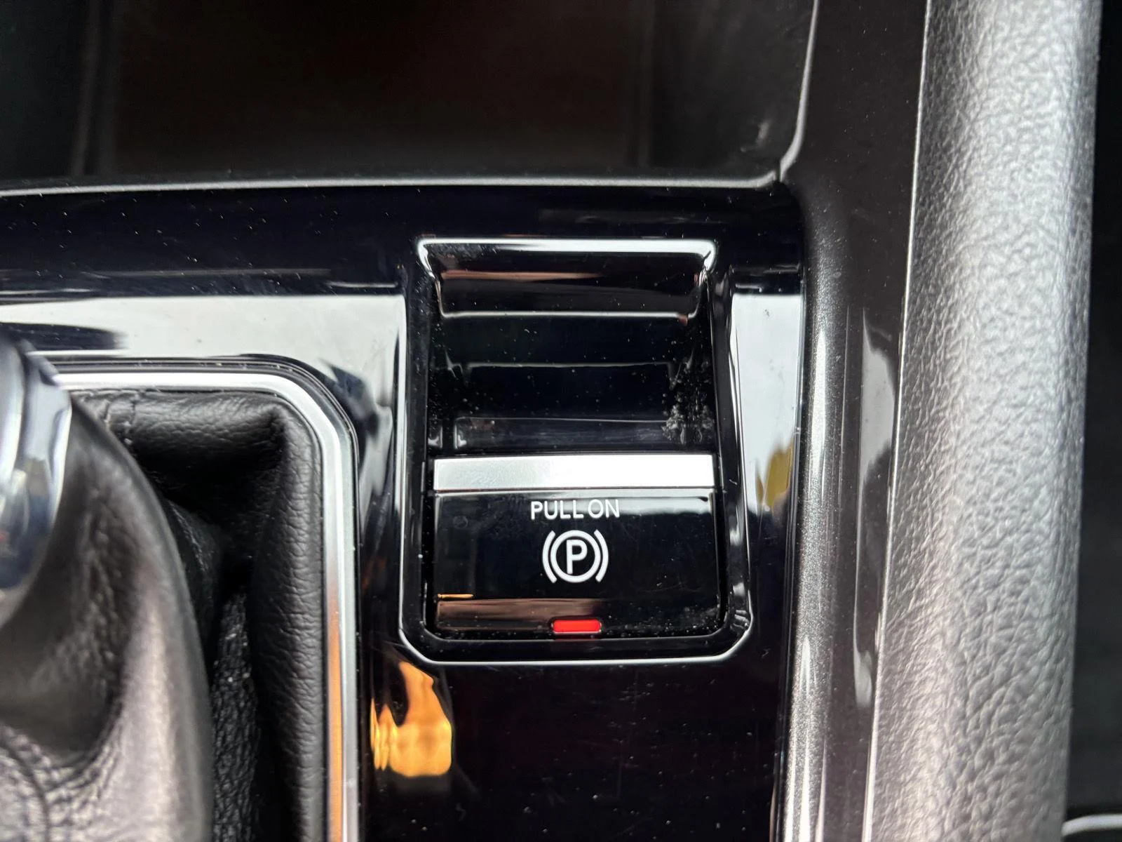 Used 2023 Bright White Clearcoat Jeep Latitude image 27