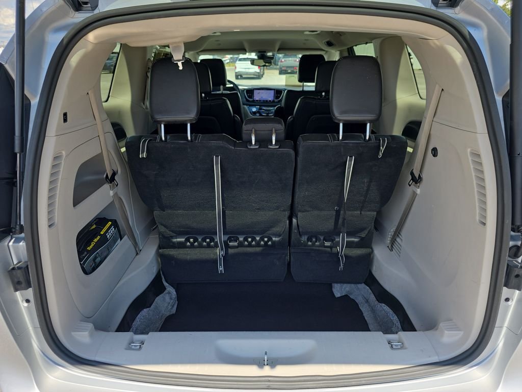 Used 2023 Silver Mist Clearcoat Chrysler Touring L image 33