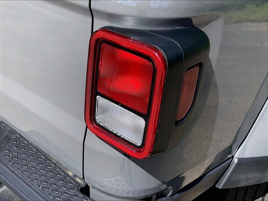 Used 2023 Gray Jeep Sport S image 31