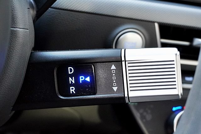 Used 2024 Silver Hyundai SEL image 29