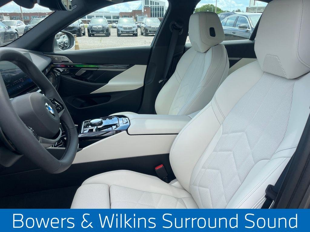 New 2026 Oxide Grey Metallic BMW 530i xDrive image 3