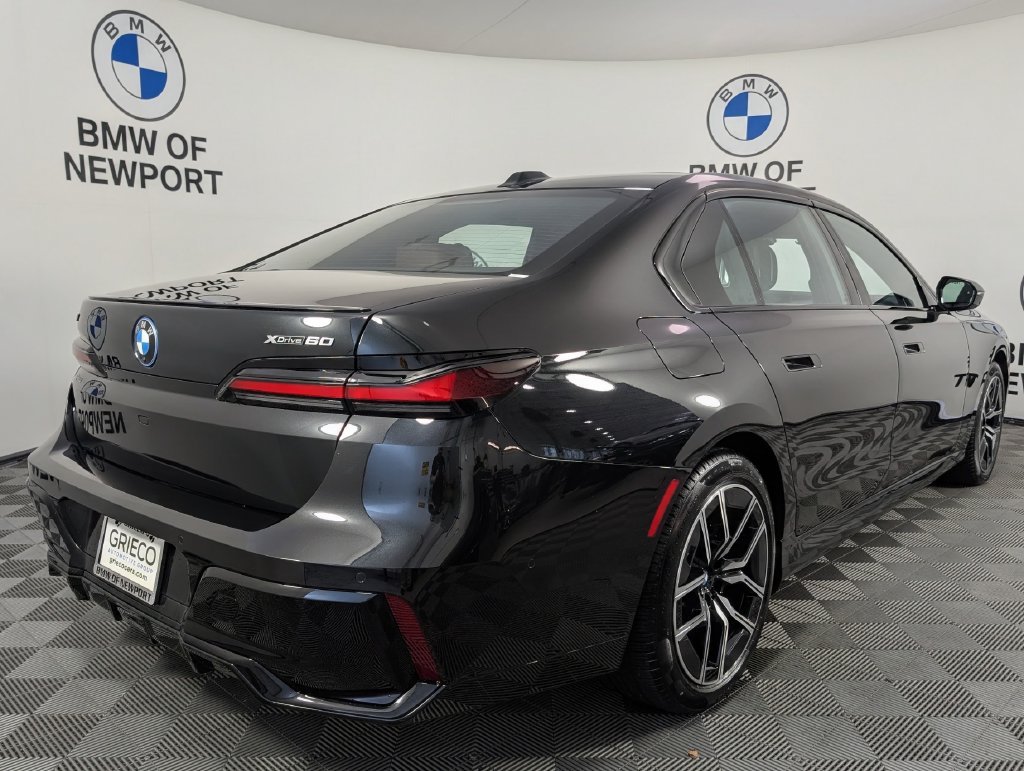 Used 2026 Black BMW xDrive60 image 6
