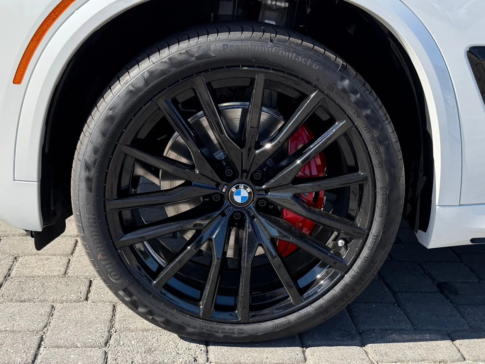 New 2026 Mineral White Metallic BMW xDrive40i image 13