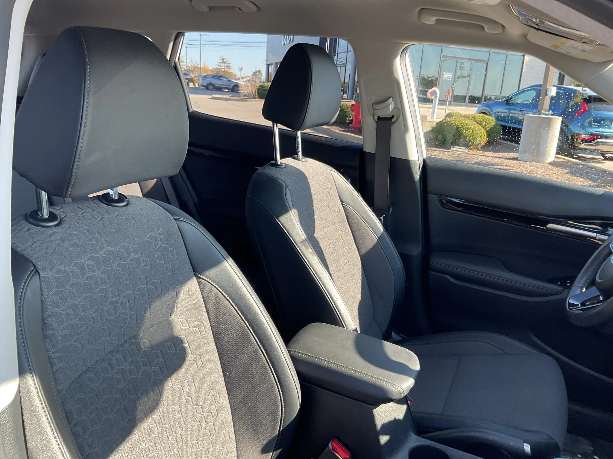 Certified Used 2025 Clear White/Black Roof Kia S image 12