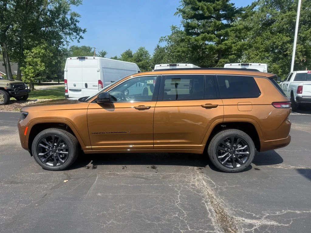 New 2026 Copper Shino Metallic Clear-Coat Exterior Paint Jeep Limited Reserve image 7