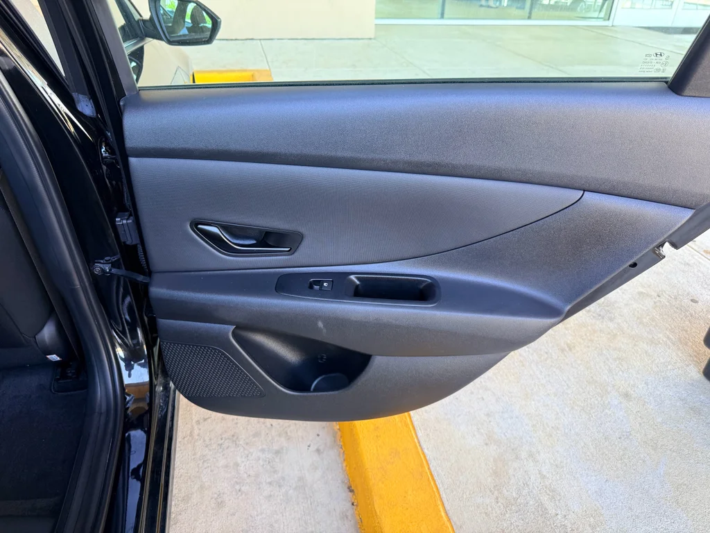 Used 2025 Abyss Black Hyundai SEL Sport image 23
