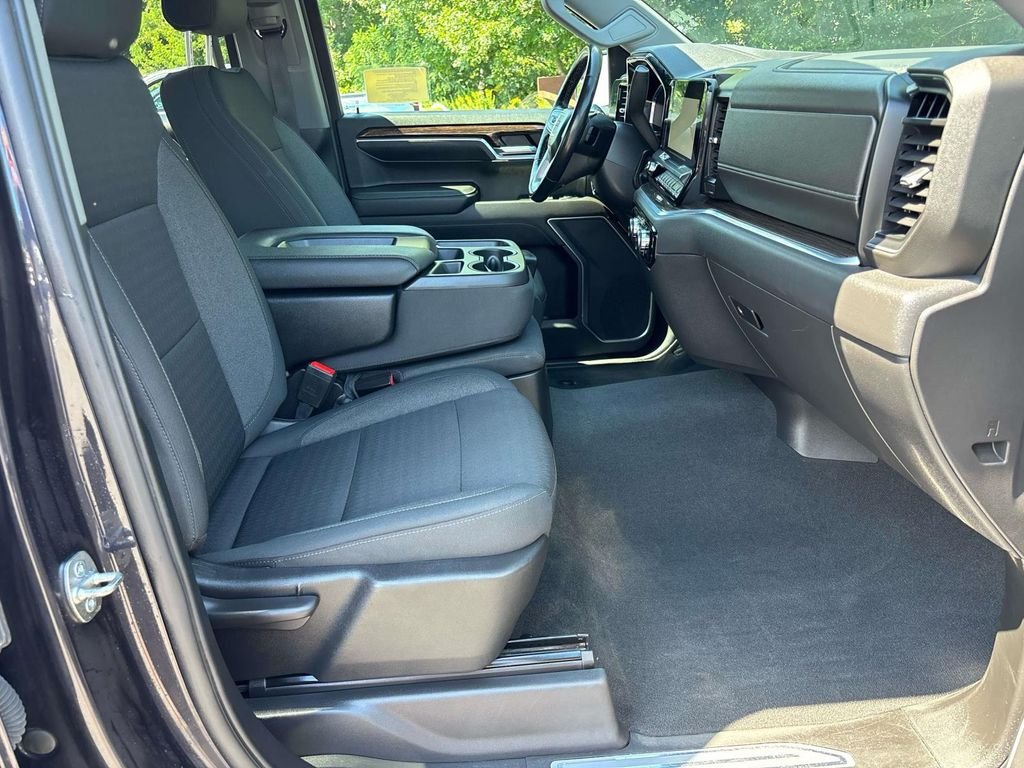 Used 2022 Silver GMC Elevation image 15