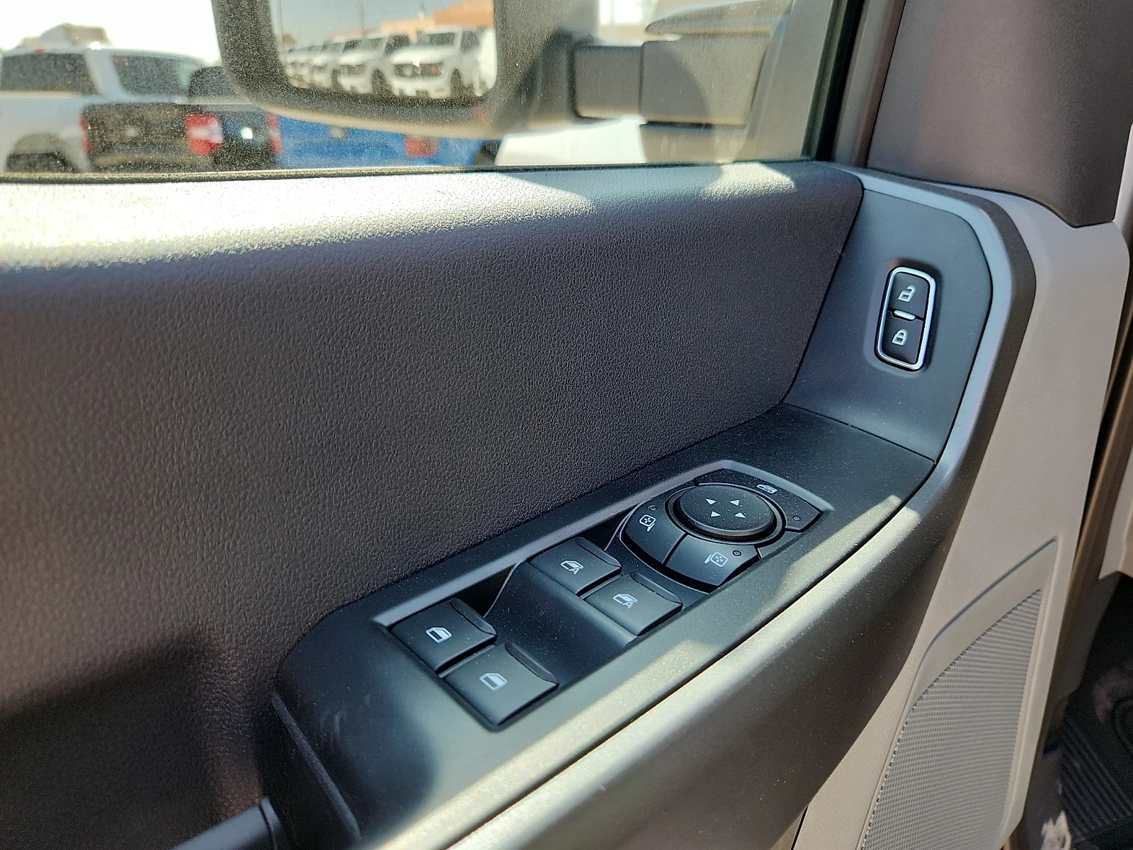 New 2027 Oxford White Ford XL image 15