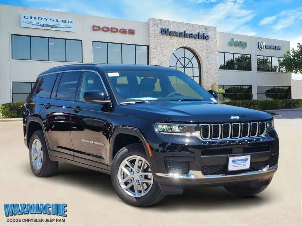 New 2026 Diamond Black Crystal Pearlcoat Jeep Laredo image 1