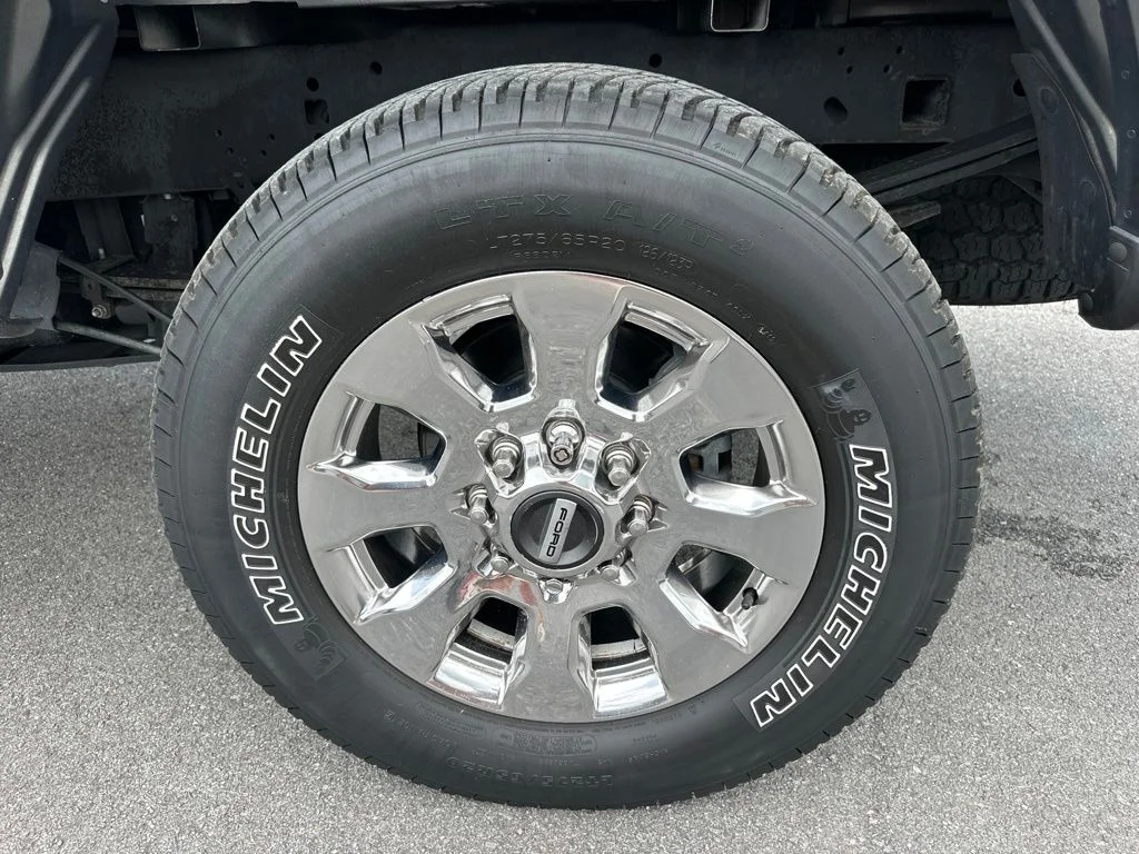 Used 2019 Gray Ford Lariat image 12