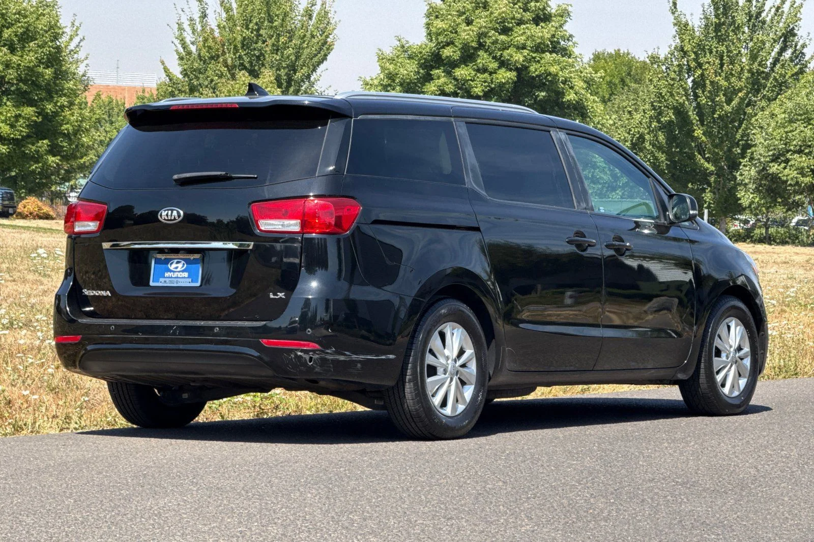 Used 2018 Black Kia LX image 3