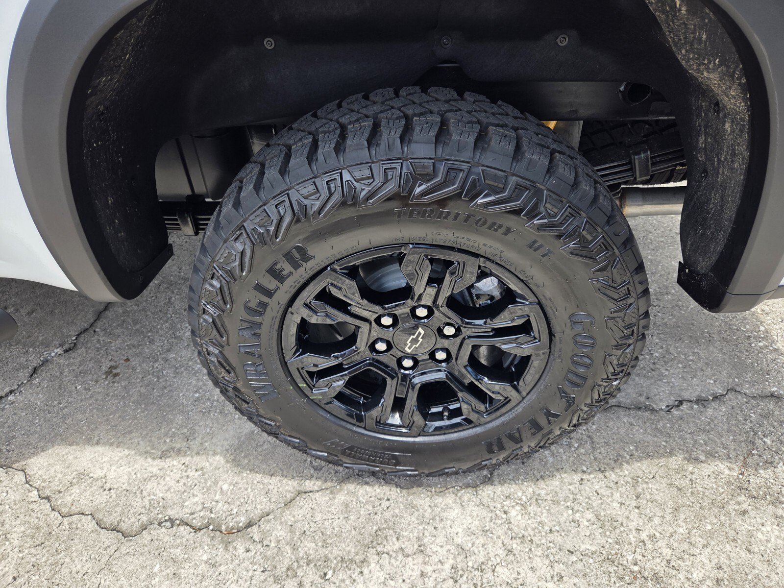 New 2026 Summit White Chevrolet ZR2 image 19