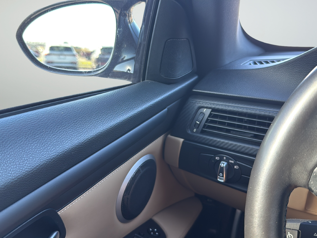 Used 2011  BMW Base image 23