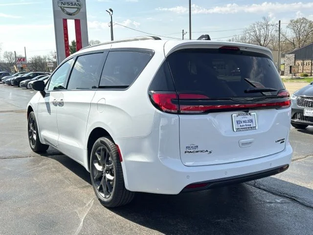 New 2026 Bright White Clearcoat Chrysler Limited image 7