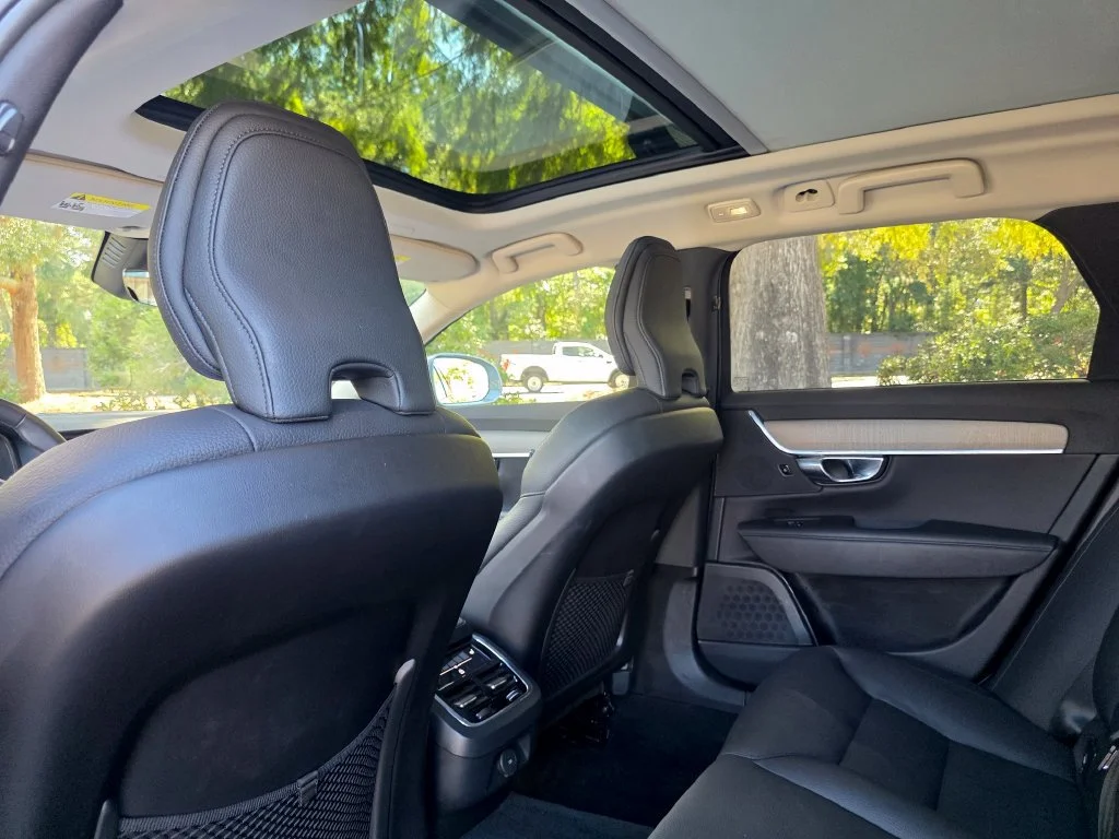 Used 2025 Gray Volvo Plus, B6 AWD Gas (mild hybrid) image 27