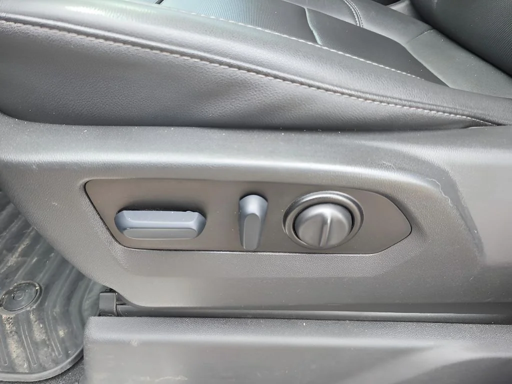 Used 2022 Summit White Chevrolet LTZ image 25