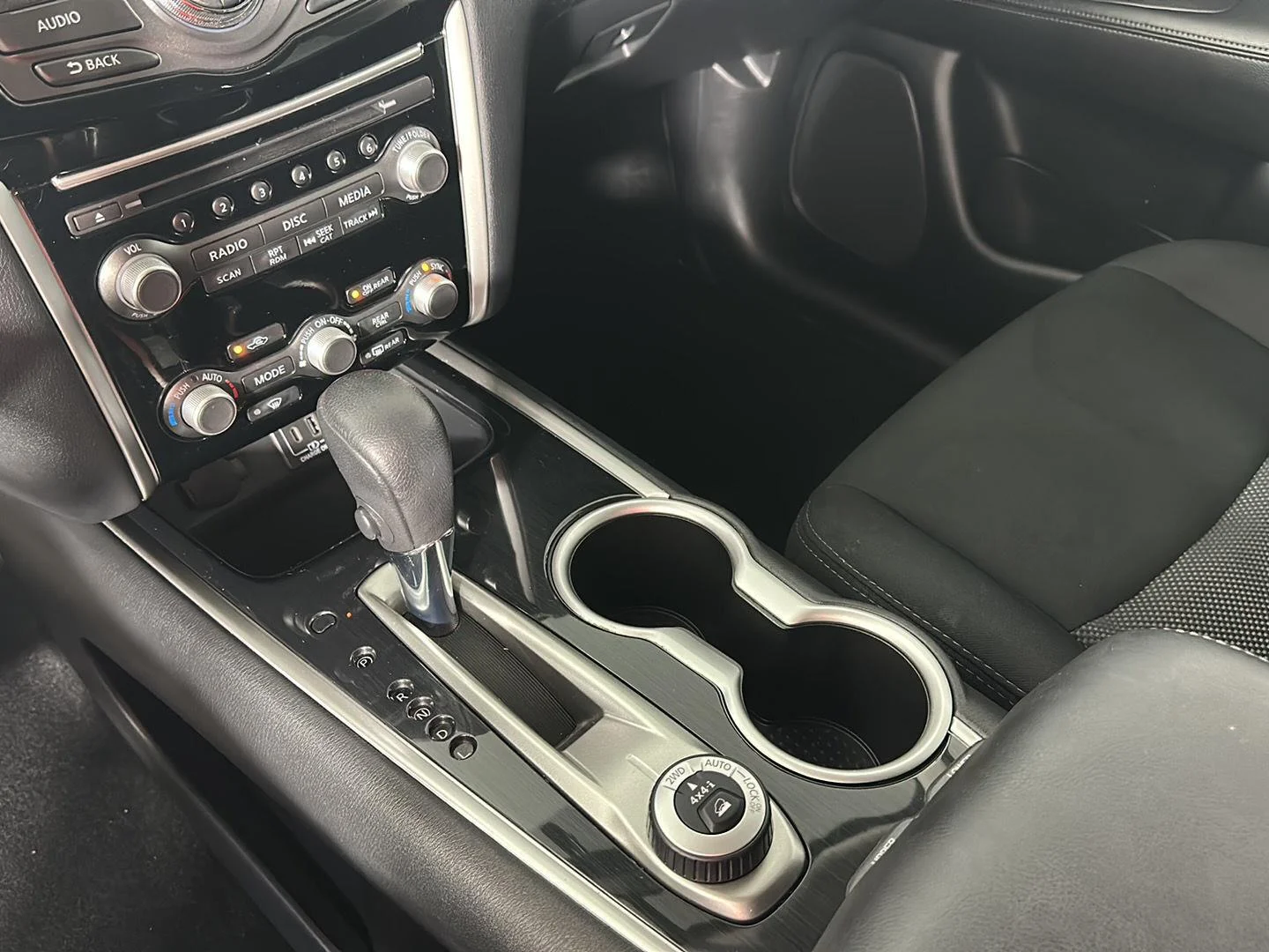 Used 2019 Midnight Pine Metallic Nissan SV image 18