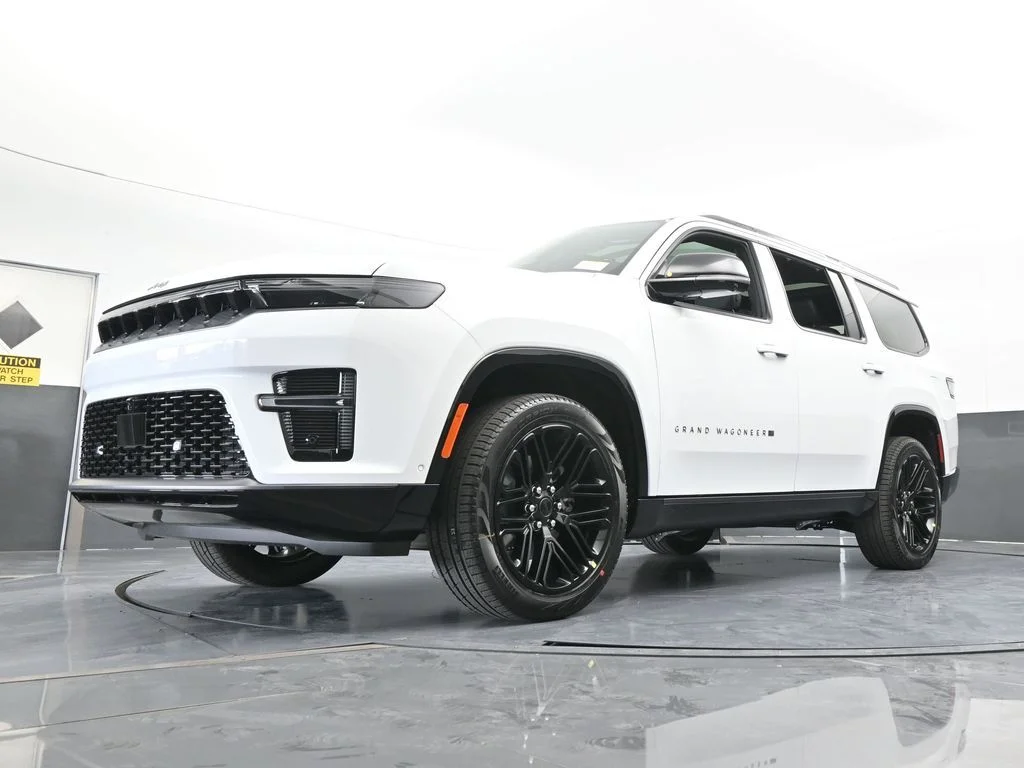 New 2026 Bright White Clear-Coat Exterior Paint Jeep Limited Reserve image 59