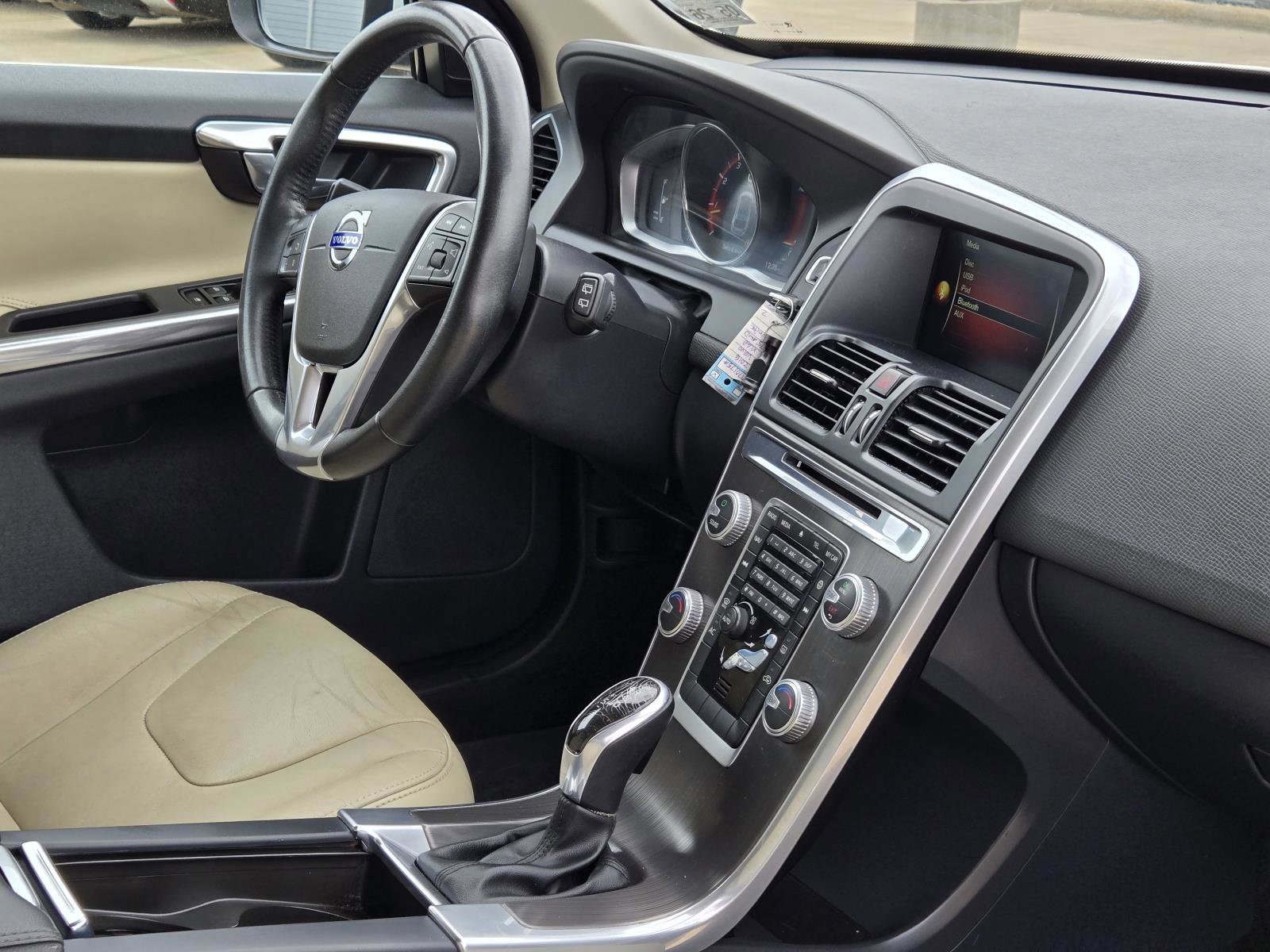 Used 2016 Ice White Volvo T5 Premier image 39