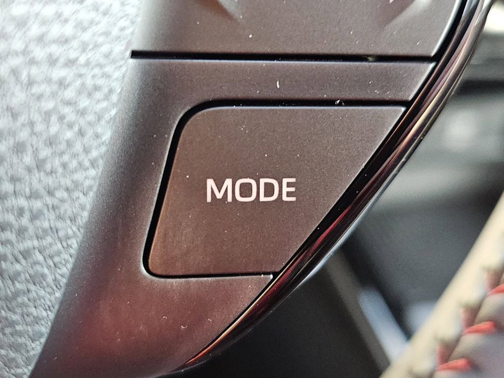 2026 Toyota Prius Plug-in Hybrid SE - Photo 12