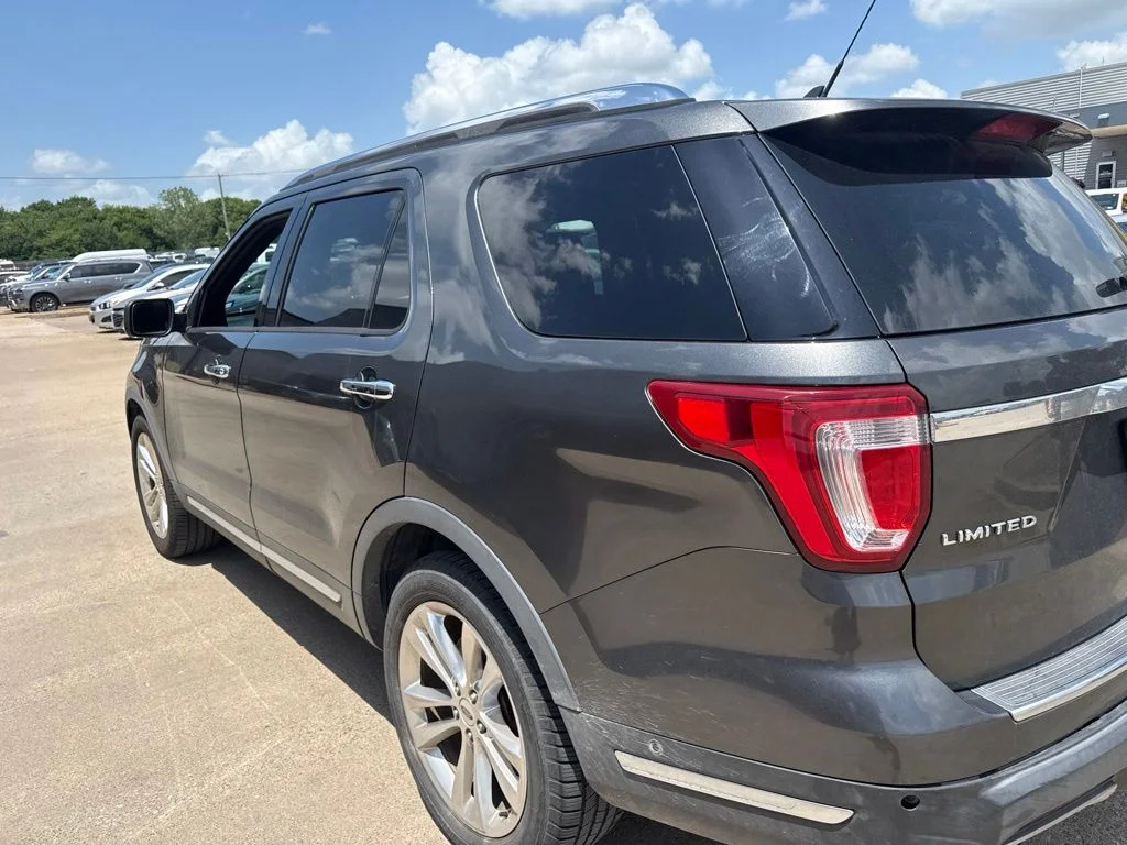 Used 2018 Gray Ford Limited image 3