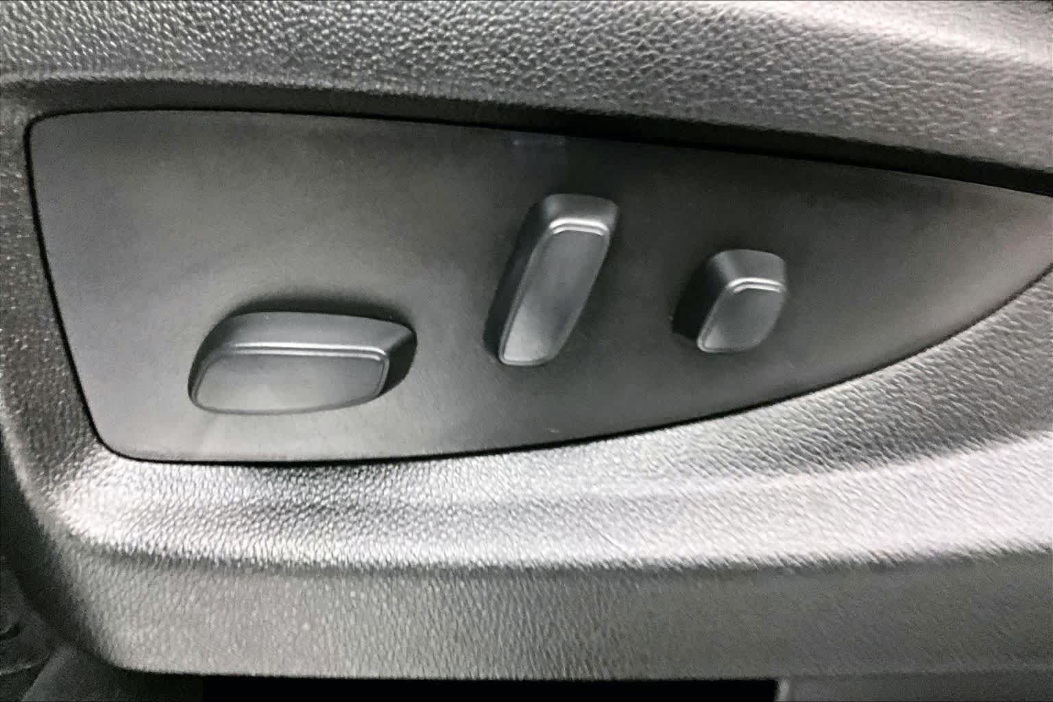 Used 2020 Satin Steel Metallic Chevrolet Premier image 33