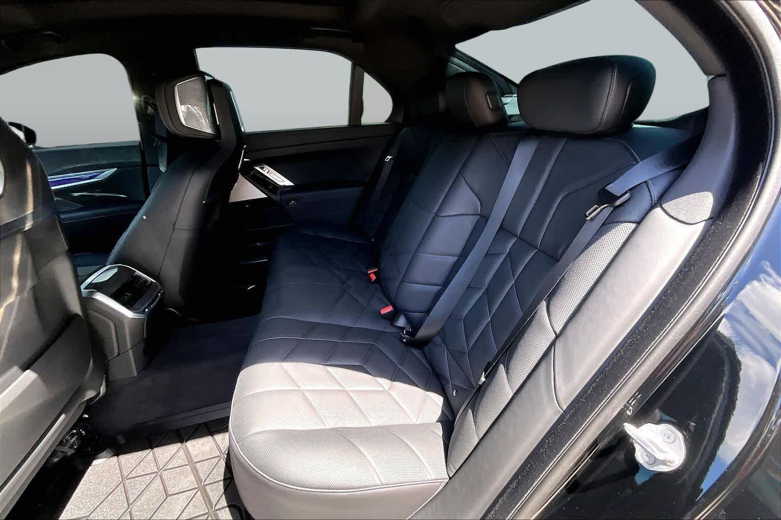 Used 2024 Black Sapphire Metallic BMW 760i xDrive image 20