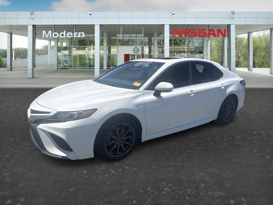 Used 2020 Super White Toyota SE image 1