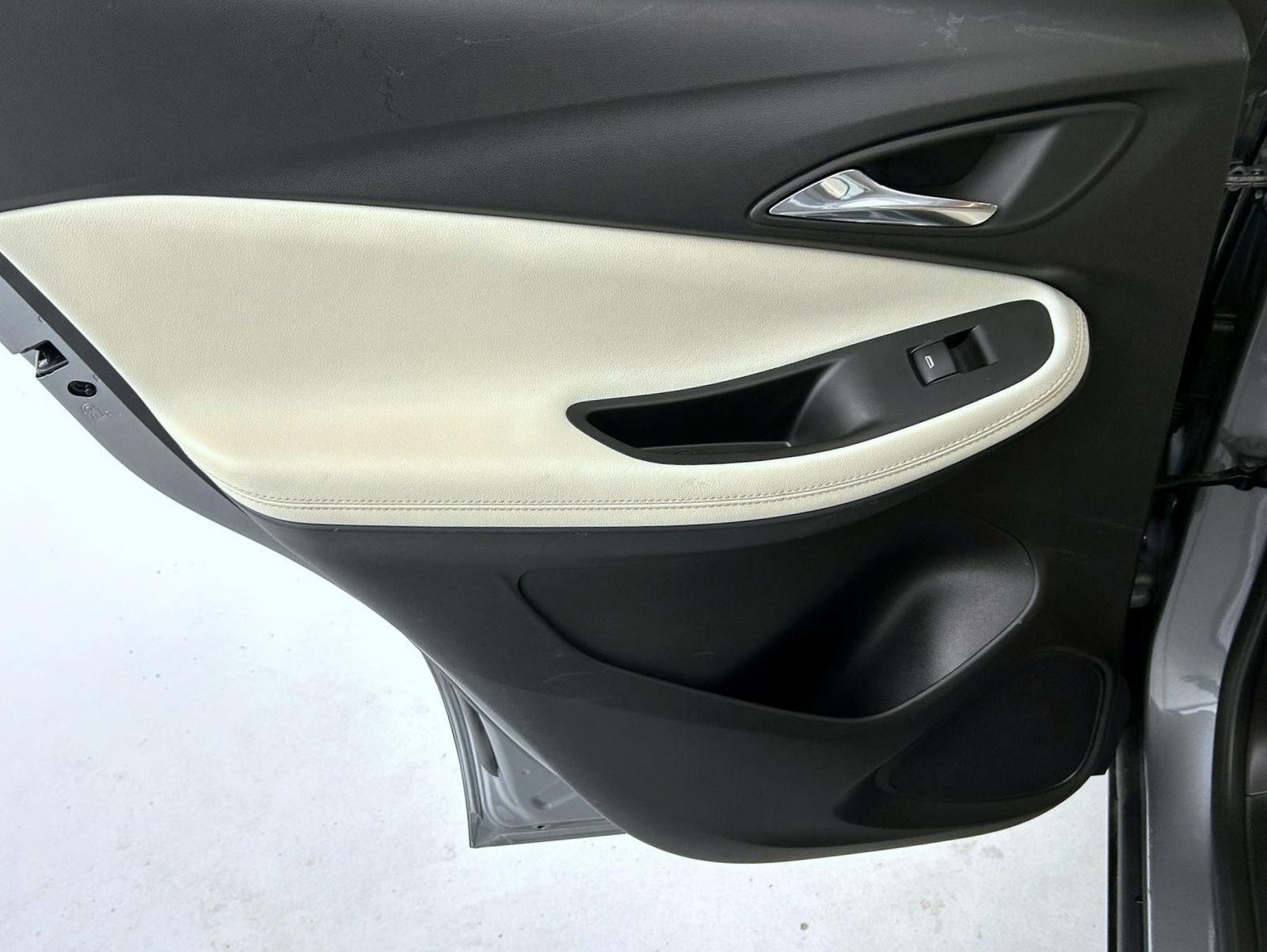 Used 2023 Gray Buick Preferred image 20