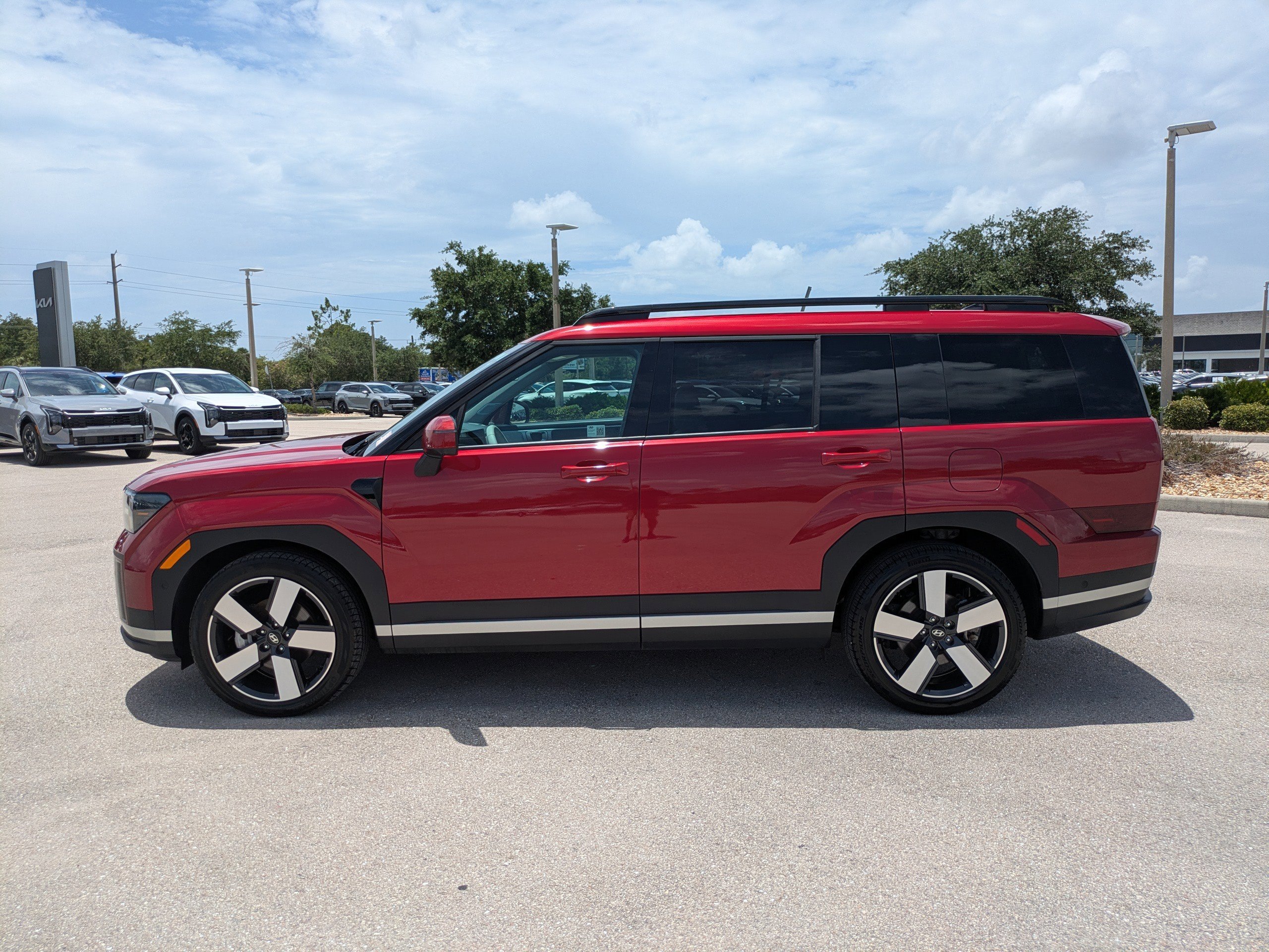 Used 2025 Ultimate Red Hyundai Limited image 7